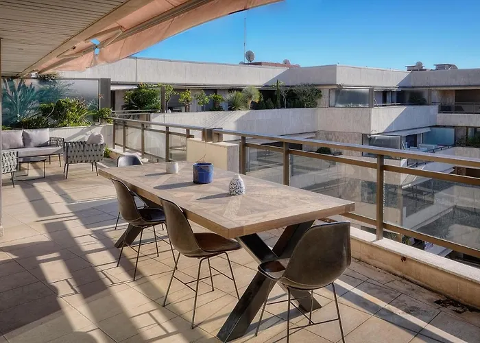 Ref 1174 - With Sea View *