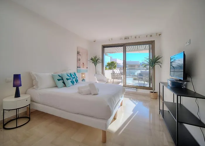 Ref 1174 - With Sea View *