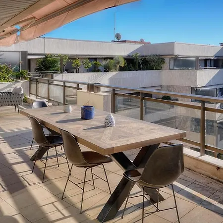 Ref 1174 - With Sea View *